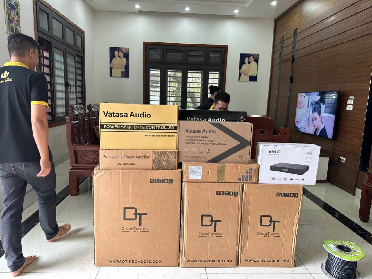 Khách hàng Nhật Tuệ đánh giá về sản phẩm Dàn Karaoke Kinh Doanh DT TT267: (2 DT Delta 12, Vatasa T10, Vatasa V8Pro, Vatasa VA-4600, DT Delta118, Vatasa P9 Limited, VietK 6TB, VietK 22 inch)